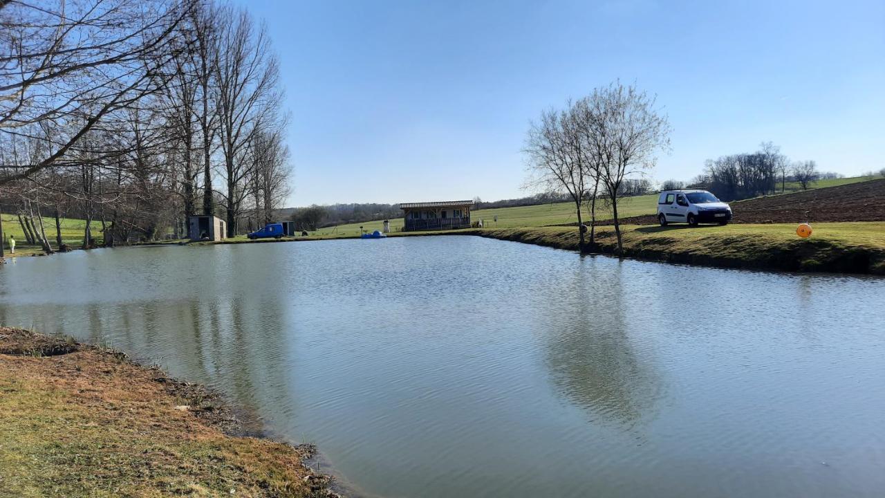 Etang Pre De La Font Hotel Cercles Exterior foto